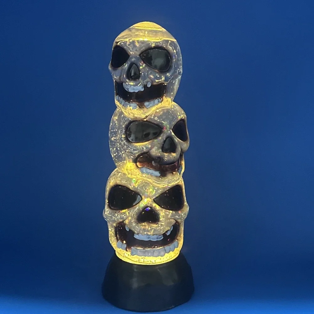 Rare Halloween STACKED SKULLS Lighted Glitter Water Snow Globe  10.5